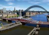 RÉPARATIONS D'UN PONT TOURNANT RÉPARATIONS D'UN PONT TOURNANT